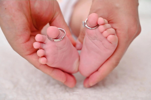 商水怀孕肚子一边高一边低